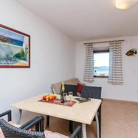 Apartament 2 Bedroom In Slano