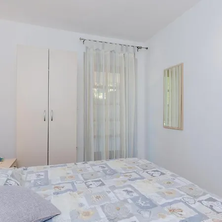Apartment Apartment Banici II